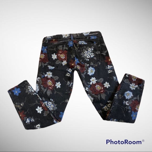 CURRENT/ELLIOTT Black, w/ maroon, white, blue, floral patterned jeans, size 27 - Picture 6 of 7